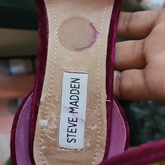 Steve Madden Textured Real Feather Upper - Picture 3 of 7